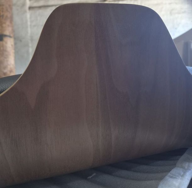 Крісло Релакс з отоманкою, чорна шкіра, дерево горіх
